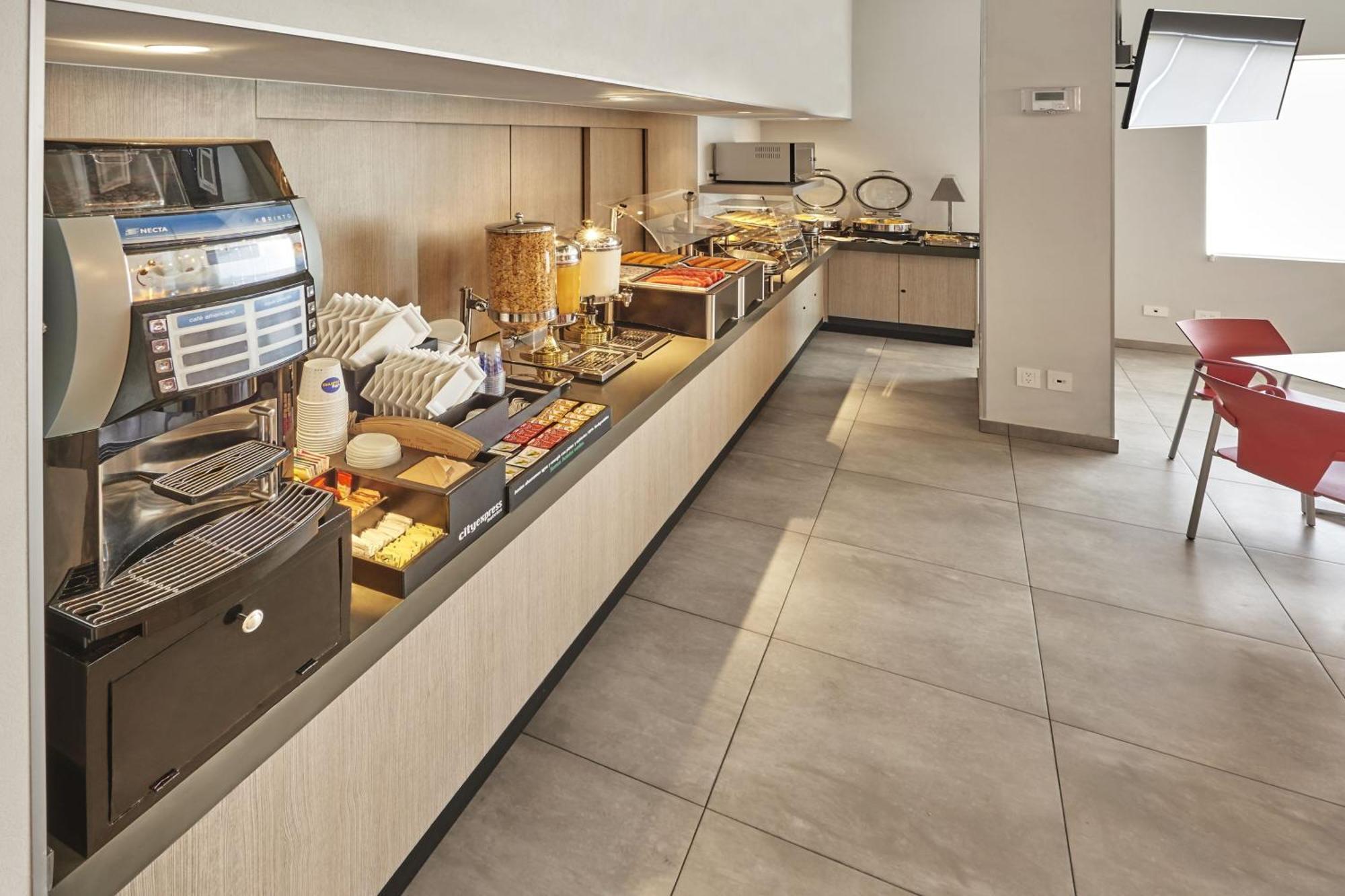 City Express Junior By Marriott Leon Centro De Convenciones Eksteriør billede